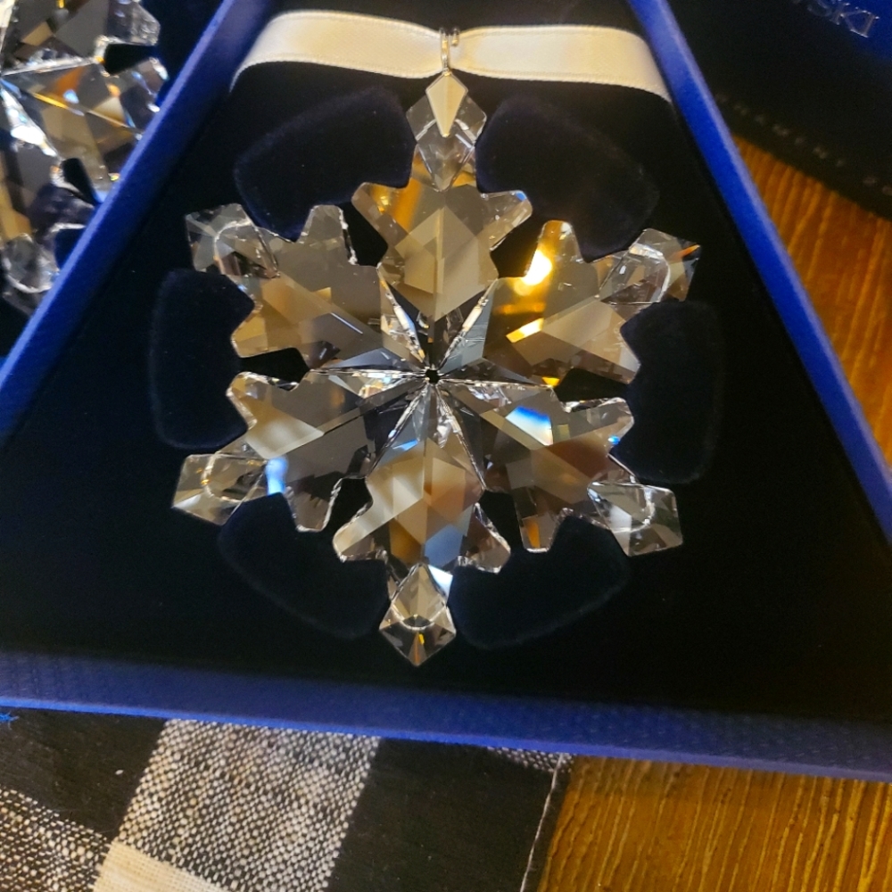 New Swarovski 2012 Christmas Ornament - No paperwork just ornament